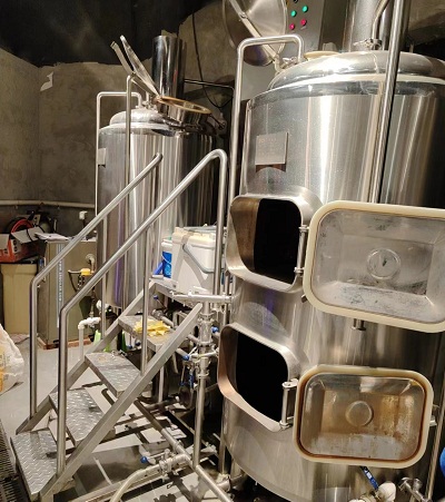 山西500升精酿啤酒装备现场装置